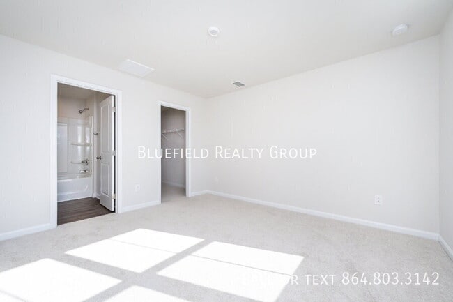 Building Photo - 886 Cranbrook Dr