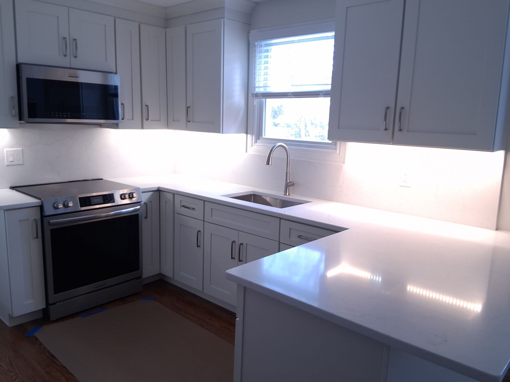 Building Photo - 34 Old East Neck Rd