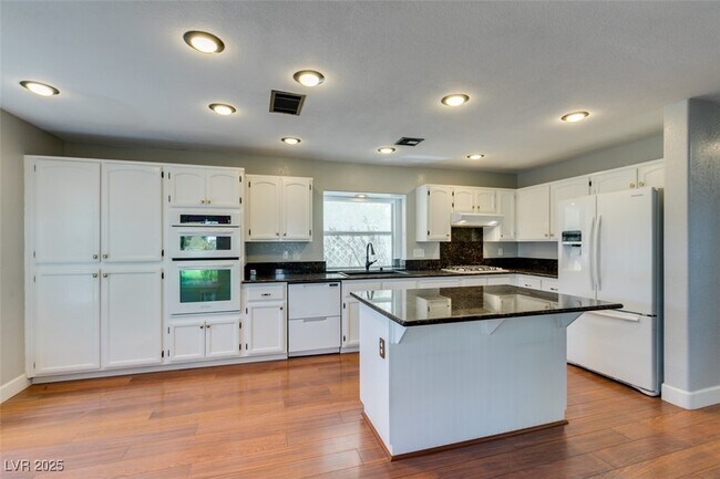 Building Photo - 9201 Buckhaven Dr