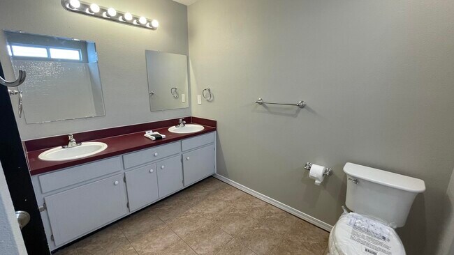 Building Photo - 463 Sandy Ridge Cir