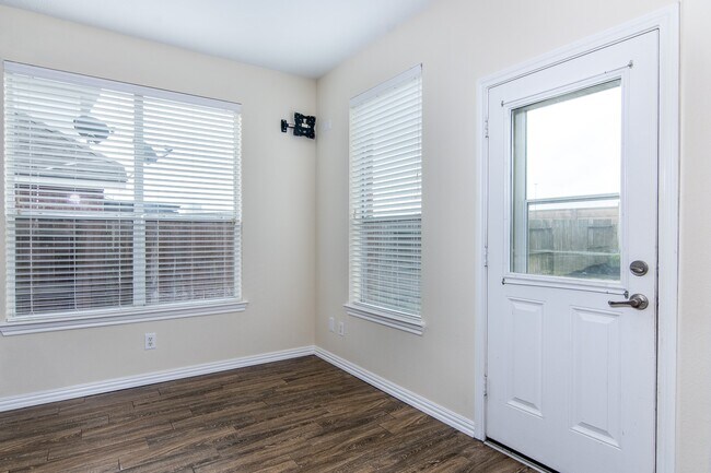 Building Photo - 22015 Field Green Dr