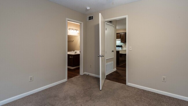 Building Photo - Hardy Manor Apartment Homes