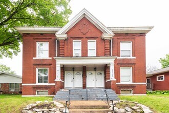 Building Photo - 6126 Vermont Ave