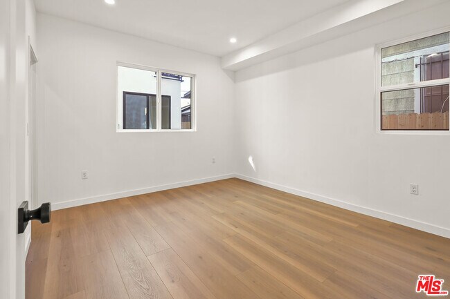 Building Photo - 1733 S New Hampshire Ave