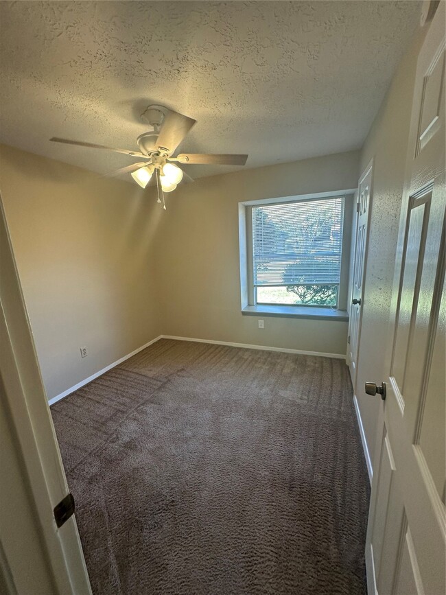 Building Photo - 4727 Roserock Ln