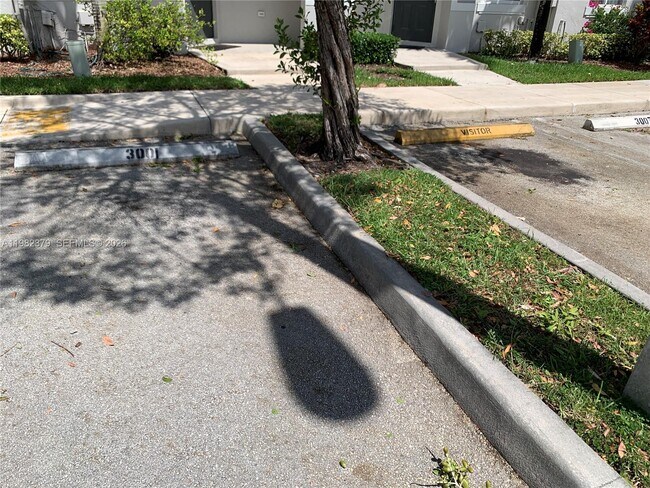 Building Photo - 3001 SE 17th Ave