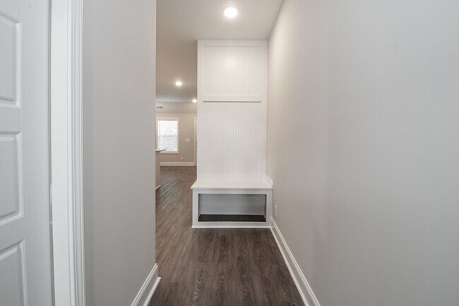 Building Photo - 220 Drayton Dr