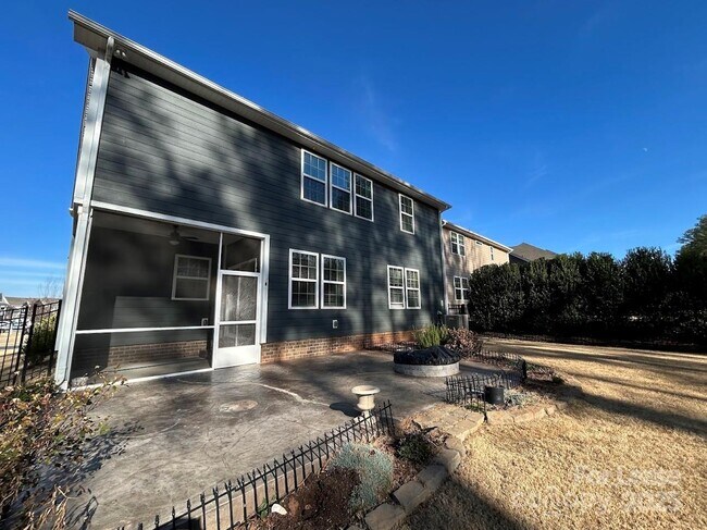 Building Photo - 1004 Whipcord Dr