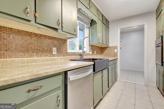 Building Photo - 500 Circle Dr