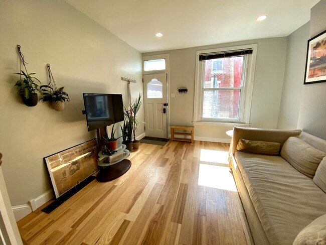 Building Photo - 2729 Reno St