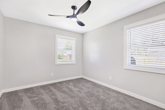 Building Photo - 809 Carson Dr