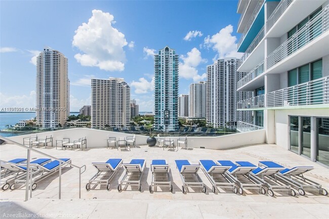 Building Photo - 325 Biscayne Blvd