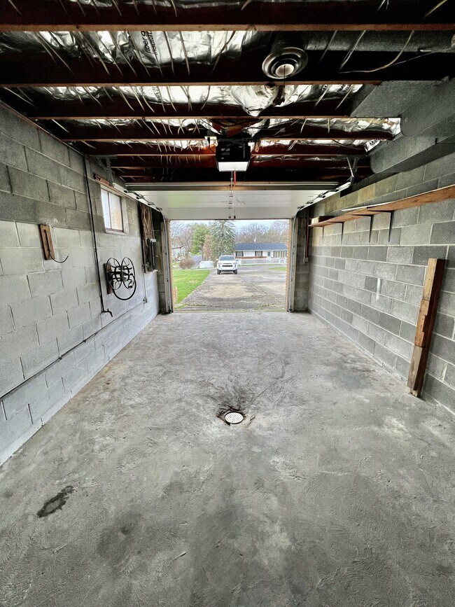 Building Photo - 516 Kensington Ave