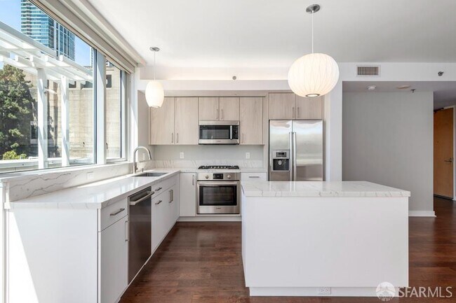 Building Photo - 501 Beale St