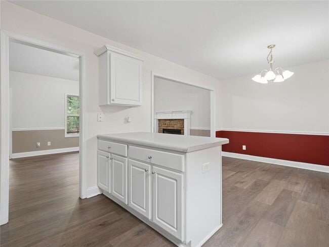 Building Photo - 166 Cove Hill