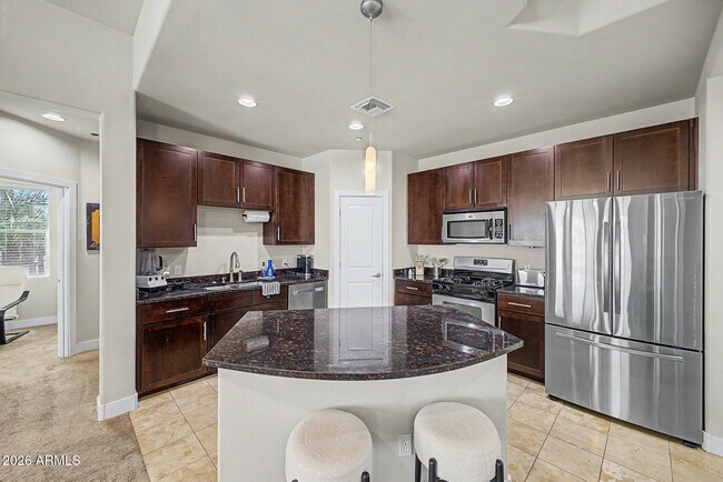 Building Photo - 945 E Playa Del Norte Dr