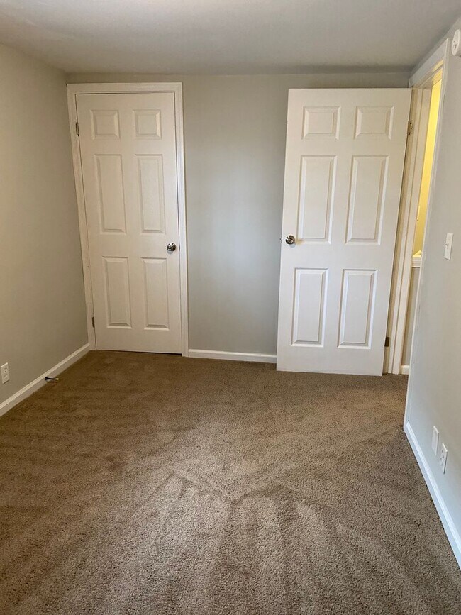 Building Photo - 360-362 E Hinman Avenue