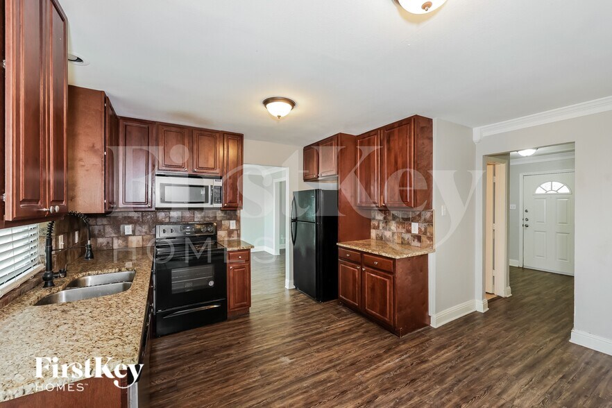 Building Photo - 213 Ripplewood Dr