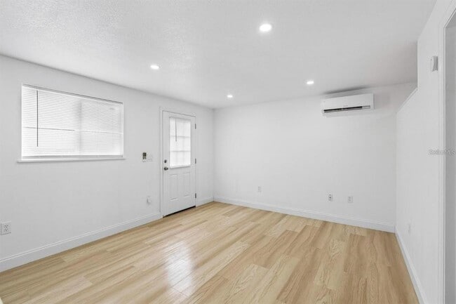 Building Photo - 831 Wolf Trail