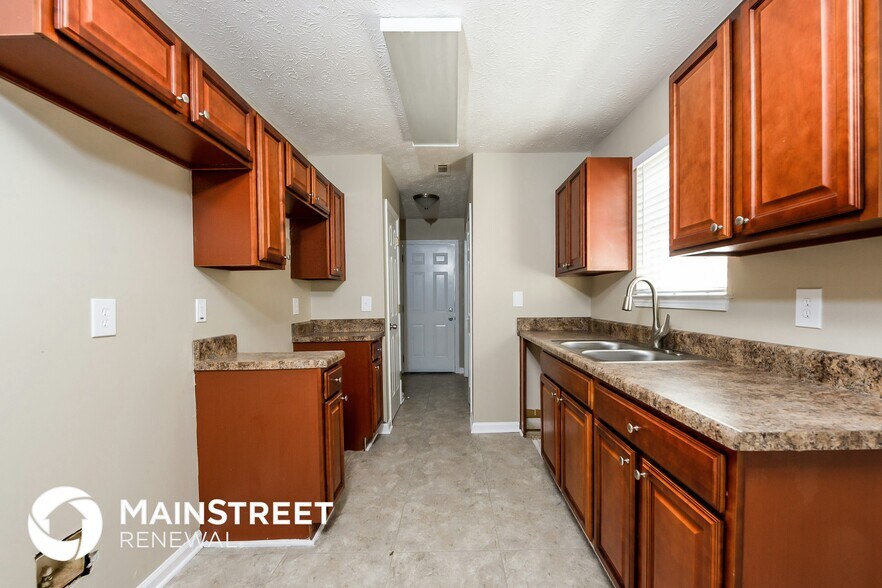 Building Photo - 7975 Trinity Park Dr