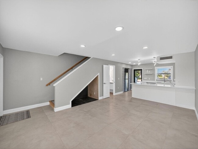 Building Photo - 1002 Shorewinds Dr