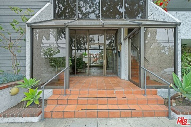 Building Photo - 2021 California Ave