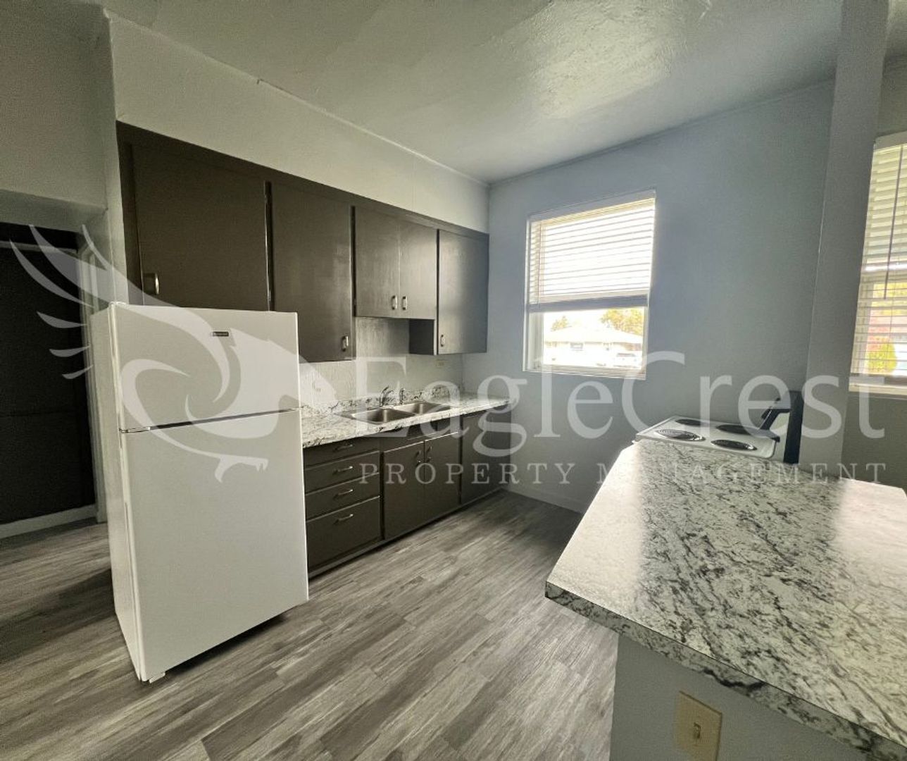 Building Photo - SKYWAY