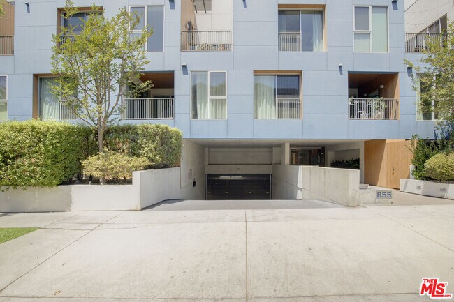 Building Photo - 855 Croft Ave