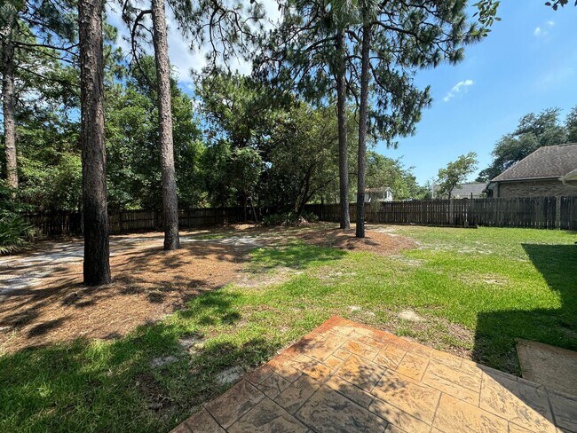 Building Photo - 64 Hampton Cir