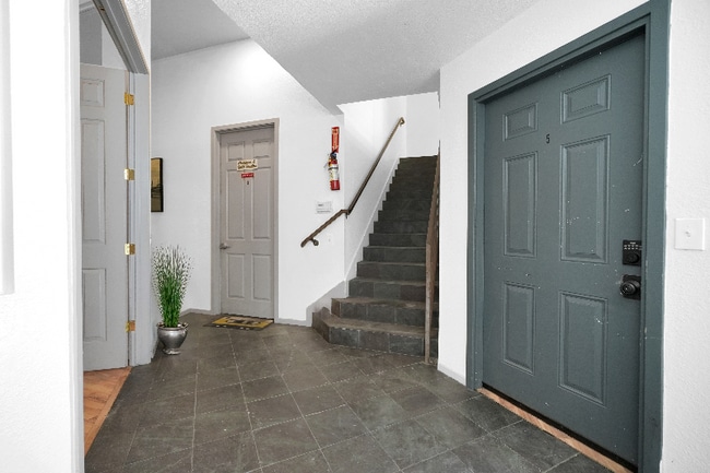 Building Photo - 1092 Calcot Pl