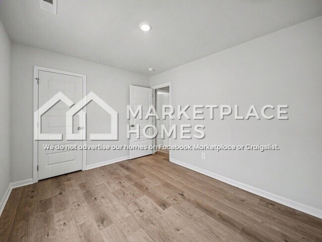 Building Photo - 1721 Amber Ave