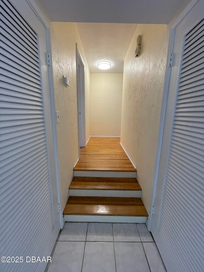 Building Photo - 525 Tarragona Way