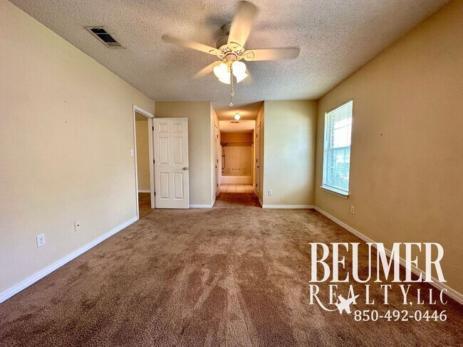 Building Photo - Beautiful 3Bed/2Bath Home Close to Correy Station