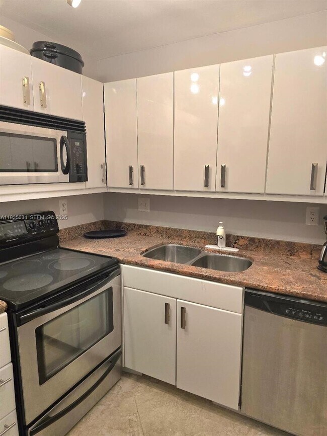 Building Photo - 2990 NE 16th Ave