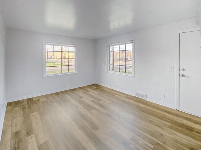 Building Photo - 01730 - Averill135-137