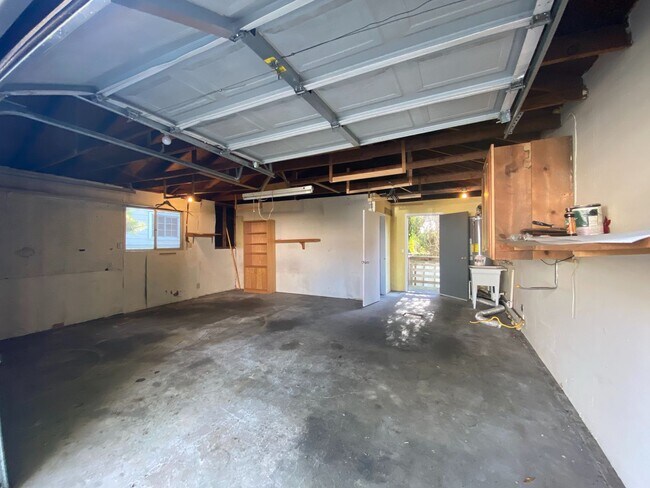 Building Photo - Updated 3-bedroom, 2-bath home in PG!