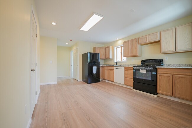 Primary Photo - 24 Burr Ave