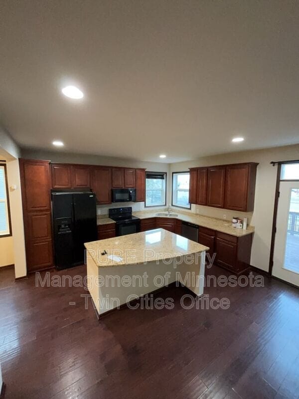 Building Photo - 1704 Basswood Ct