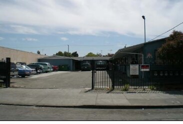 Building Photo - 1438 44th Ave