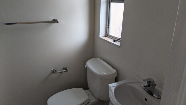 Building Photo - 3 Bedroom 2 Bath in Eustis Fl