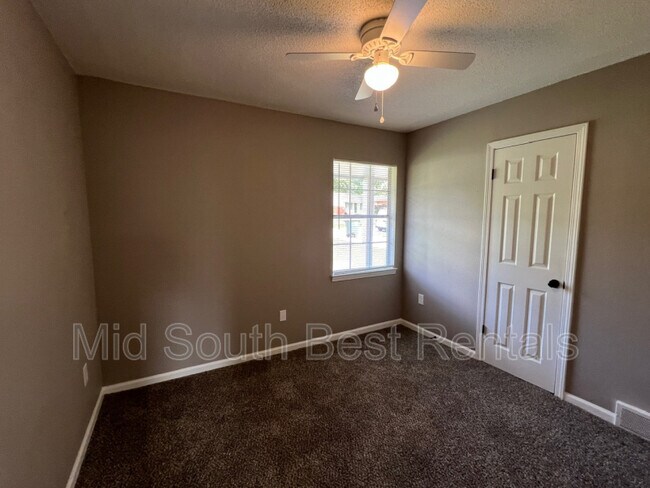 Building Photo - 4839 Appleville St