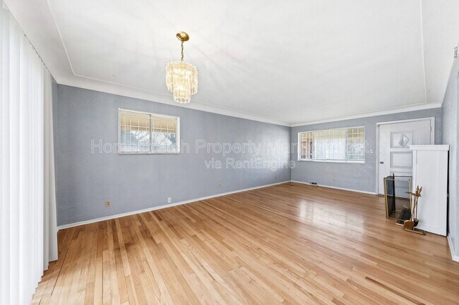 Building Photo - 2301 Belleview Ave