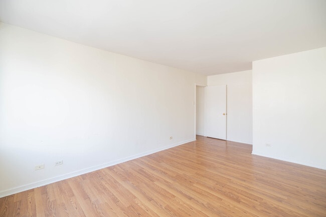 Building Photo - 211 E Ohio St