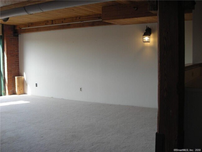 Building Photo - 68 Thermos Ave
