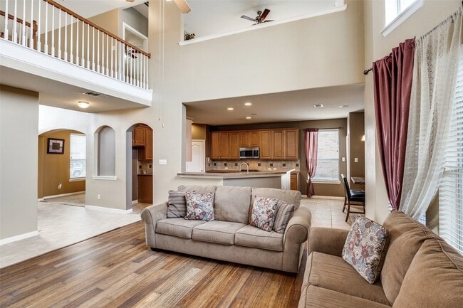 Building Photo - 917 Ozark Dr