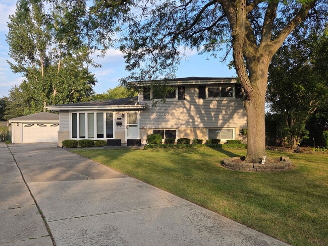 Primary Photo - 133 James Ct