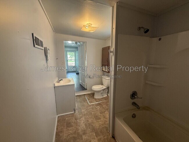 Building Photo - 211 Wadsworth St