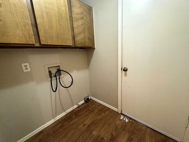 Building Photo - 125th East Ave. Duplex
