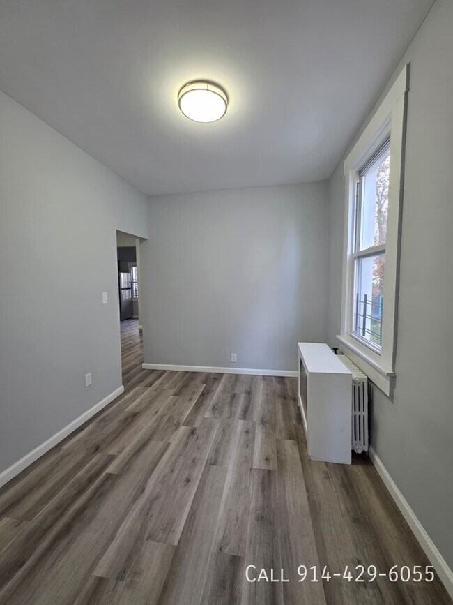 Building Photo - 157 Voss Ave