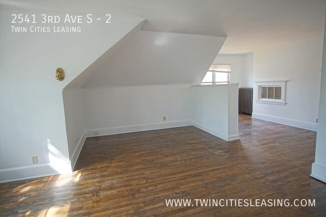 Building Photo - 2541 3rd Ave S